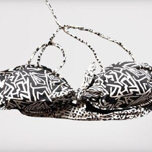 Garage Black & White Abstract Bikini Top – Size Small